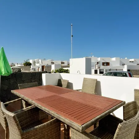 Playa Blanca Sleeps 10 Pool Air Con Wifi Willa
