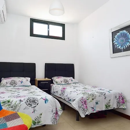 Playa Blanca Sleeps 10 Pool Air Con Wifi Willa