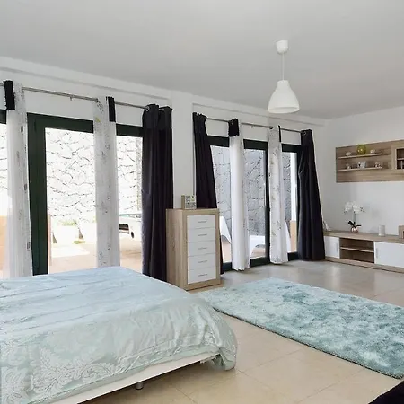 Playa Blanca Sleeps 10 Pool Air Con Wifi *
